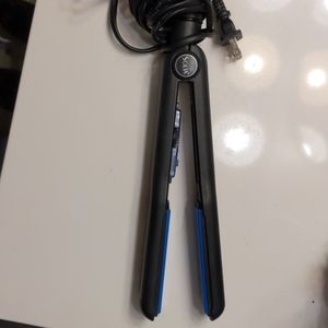 Solia Professional Ceramic flat iron 1.25 in